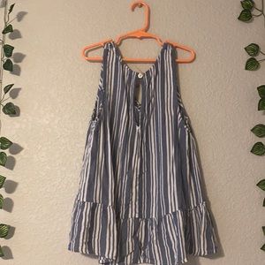 I’m selling a tank top from Holister!